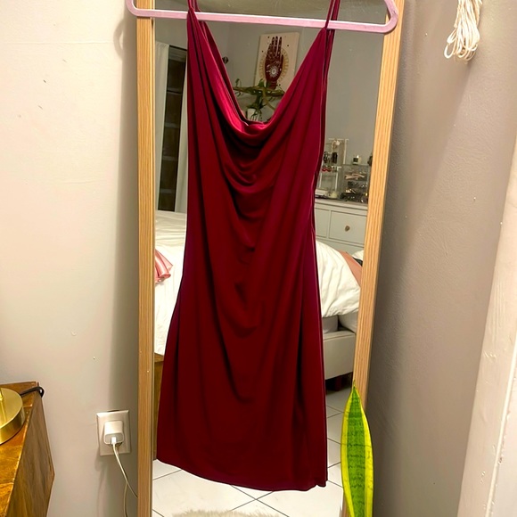 Burgundy dress - Picture 2 of 4